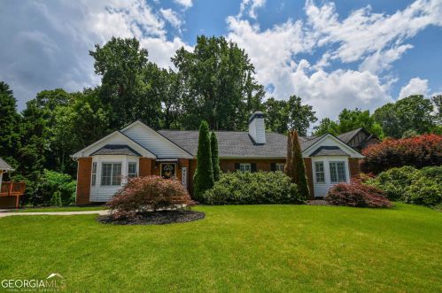 2833 Merritt Dr, Buford, GA 30518-1431