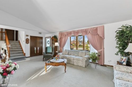 17420 Castle Dr, Tinley Park, IL 60487-7651
