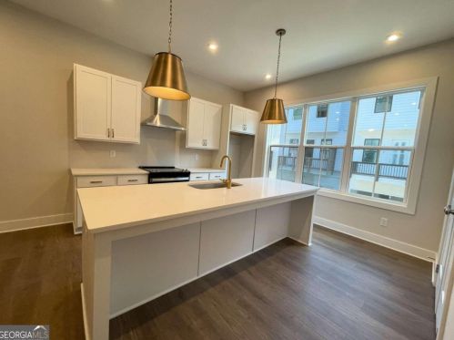 1331 Breezy Ln, Atlanta, GA 30329-3542