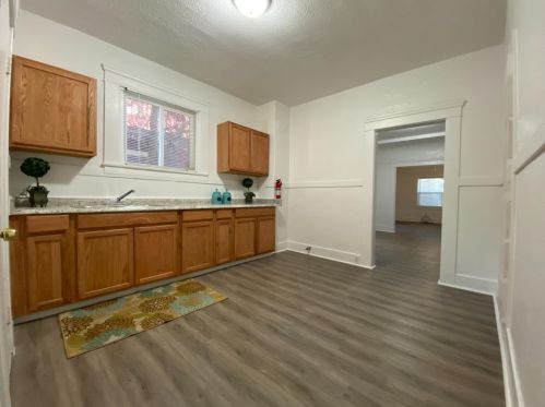 202 Oak St, Stockton, CA 95203-2811
