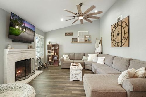 1501 Zinfandel Dr, Lodi, CA 95242-4563