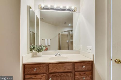 7112 Ayers Meadow Ln, Springfield VA  22150-4915 exterior