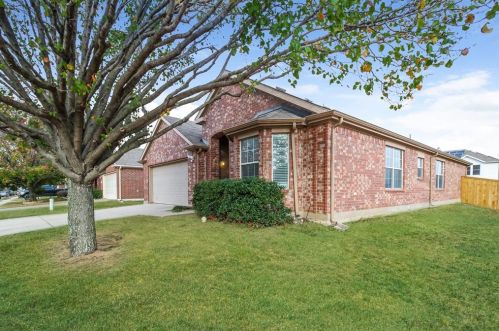 8749 Sagebrush Trl, Aubrey, TX 76227-3886