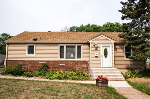 1009 Marshall Ave, Grey Cloud Island, MN 55071-1329