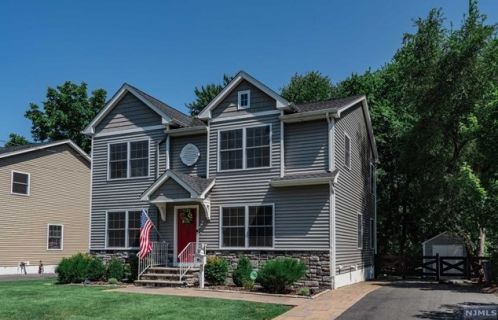 651 Newcomb Rd, Ridgewood, NJ 07450-5520