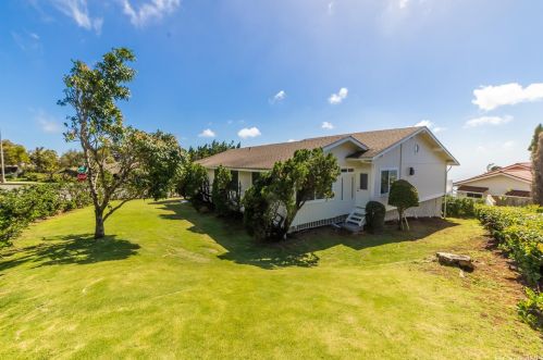 2450 Aha Aina Pl, Honolulu HI  96821-1047 exterior