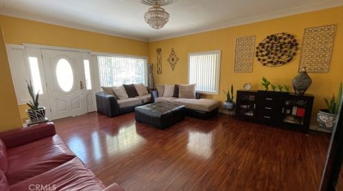 548 Oak St, Glendale CA 91204-1136 exterior