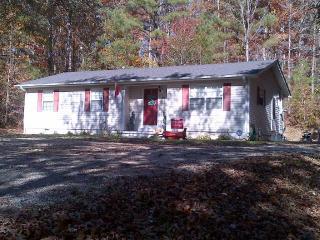 97 Griggs Ln, Parsons, TN 38363-3329