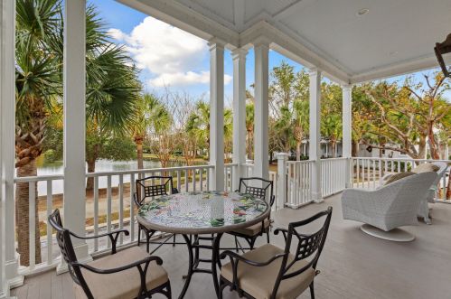 83 Latitude Ln, Mount Pleasant, SC 29464-2685