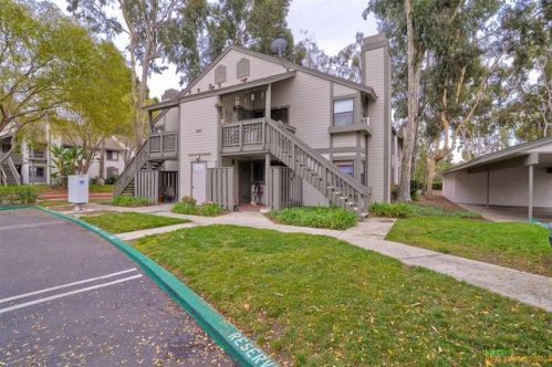 1953 Wellington Ln, Vista CA 92081-7976 exterior