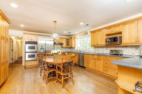 675 Fair Oaks Mnr, Atlanta GA  30327-4364 exterior