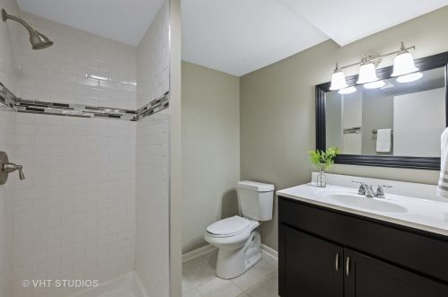 1109 Walter St, Lemont IL  60439-3952 exterior