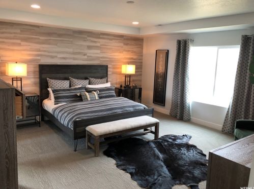 6112 Oquirrh Ridge Rd, Taylorsville UT  84081-8157 exterior