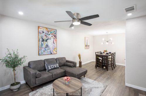 680 Ashurst Ct, Palm Springs, CA 92262-0611