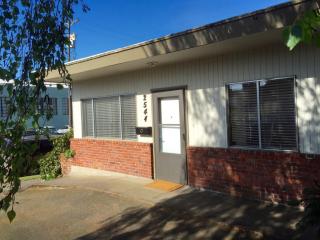 2544 Hoyt St, Portland OR  97232-2323 exterior