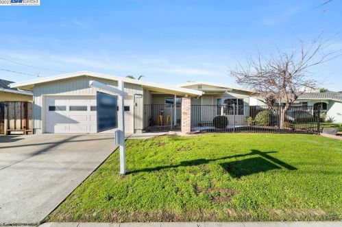 24699 Woodacre Ave, Hayward, CA 94544-1113