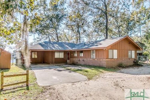 1205 Lake Dr, Midway, GA 31320-6904