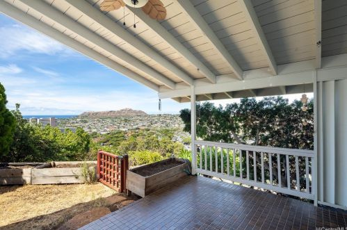 1632 Halekoa Pl, Honolulu HI 96821-1128 exterior