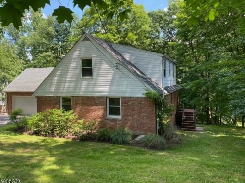 8 Tara Ln, Montville Township, NJ 07045-9650