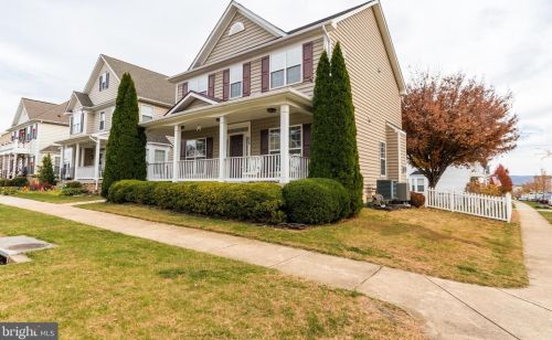 228 Lord Fairfax St, Charles Town WV  25414-2607 exterior