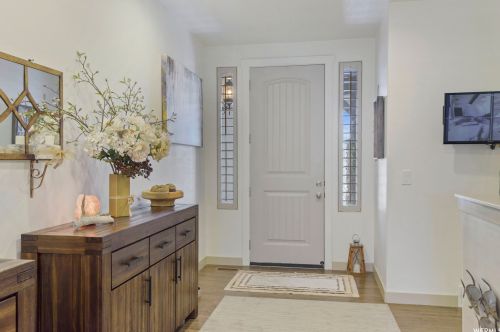 8528 Otter Creek Dr, Taylorsville, UT 84081-5207