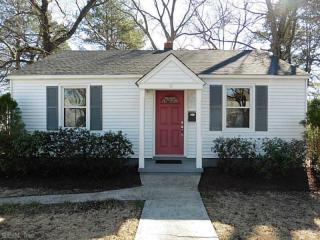 9 Edgewood Dr, Hampton, VA 23666-3128