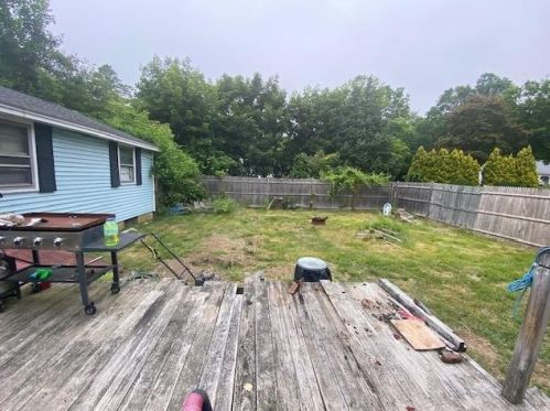 6 Center Cir, Plaistow, NH 03865-2507