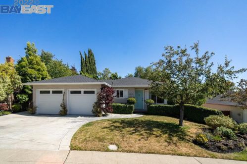 4635 Emily Ct, Hayward, CA 94546-2348