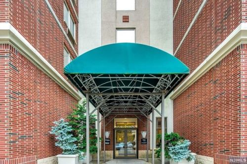 5301 City Pl, Edgewater, NJ 07020-3169