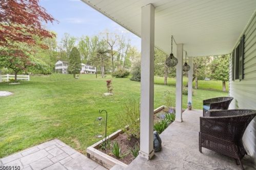 12 Fawn Dr, Flemington, NJ 08822-2602