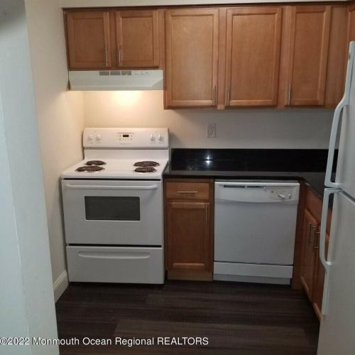 34 Woodmere Ct, East Freehold, NJ 07728-4017