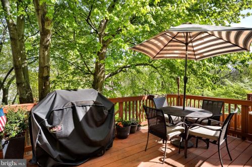 10383 Green Holly Ter, Silver Spring MD 20902-5803 exterior