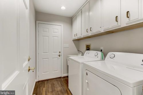 6125 Wooded Run Dr, Columbia MD 21044-3800 exterior