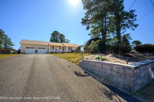 527 Northern Blvd, Berkeley Township, NJ 08721-2742