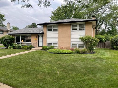 326 Crescent Dr, Glenview, IL 60025-4618