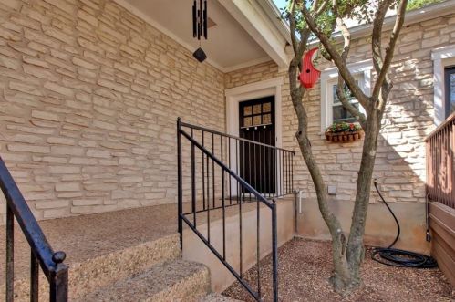 6904 Dogwood Holw, Austin TX  78750-8213 exterior