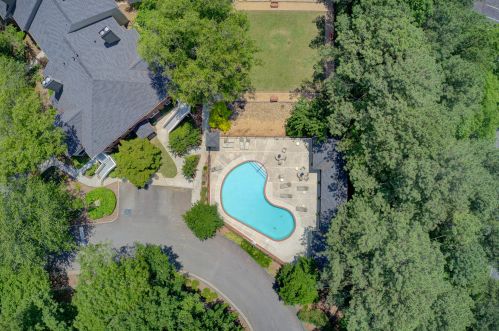 802 Camden Ct, Atlanta GA  30327-4274 exterior