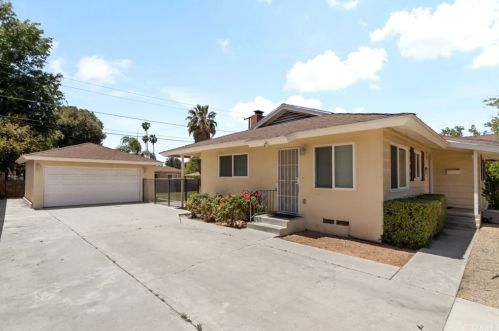 2832 David St, Riverside CA  92506-4299 exterior