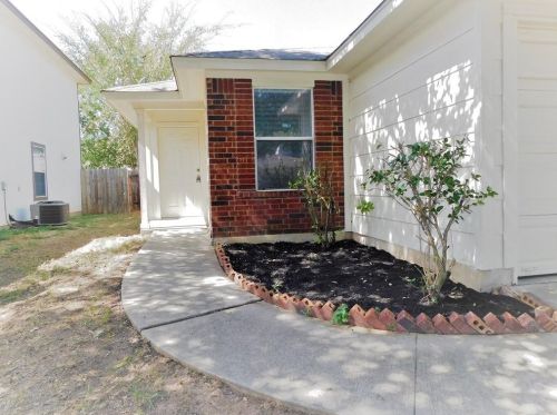 1124 Emmitt Run, Austin TX  78721-3028 exterior