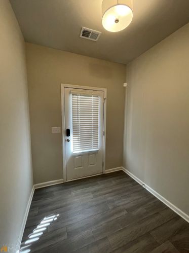 3123 Meadowstone Ln, Atlanta, GA 30331-2939