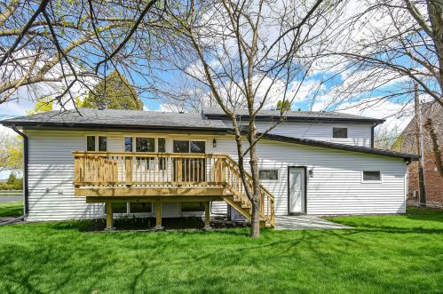 284 Middaugh Rd, Willowbrook IL  60514-1065 exterior