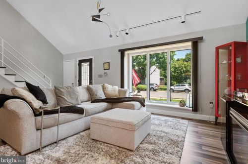 884 Salisbury Ct, Lancaster PA  17601-4481 exterior