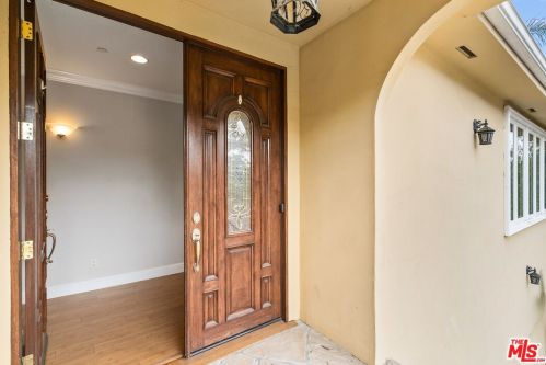 4185 Crisp Canyon Rd, Van Nuys CA  91403-4602 exterior