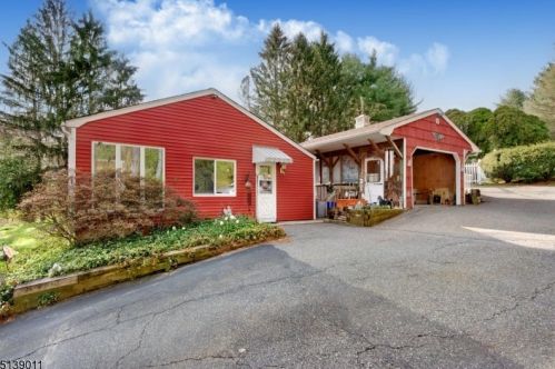 54 Fords Rd, Dover, NJ 07869-2146