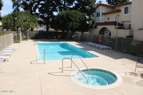 2707 Stearns St, Simi Valley CA 93063-2423 exterior