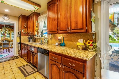 3520 Watkins Dr, Riverside CA  92507-4609 exterior