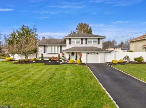 81 Roberts Rd, Clark, NJ 07066-2722