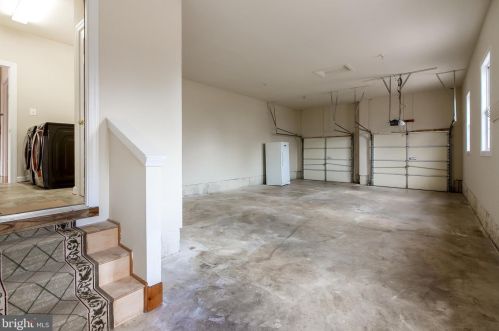 7337 Hooes Rd, Springfield VA  22152-3704 exterior