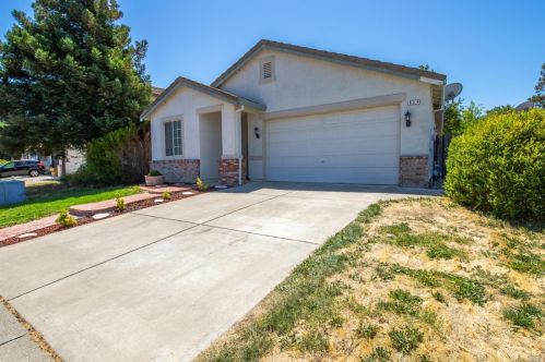 924 Summerbreeze Ct, Vacaville, CA 95687-7885