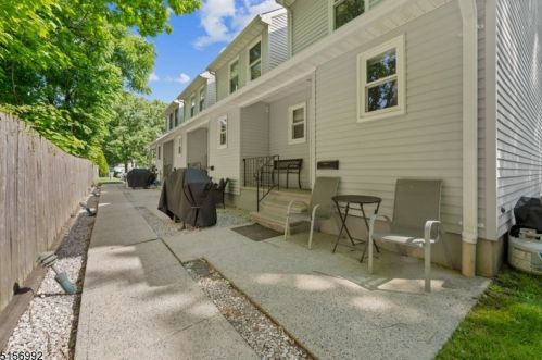 49 School St, Clark, NJ 07066-1425